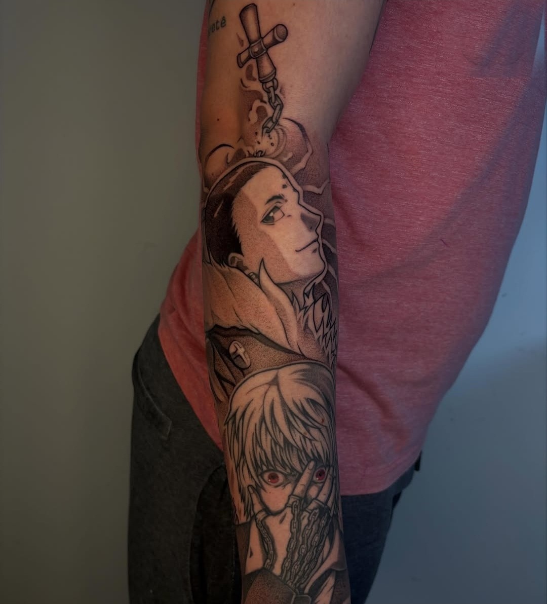 Tatuagem geek estilo anime no braço
